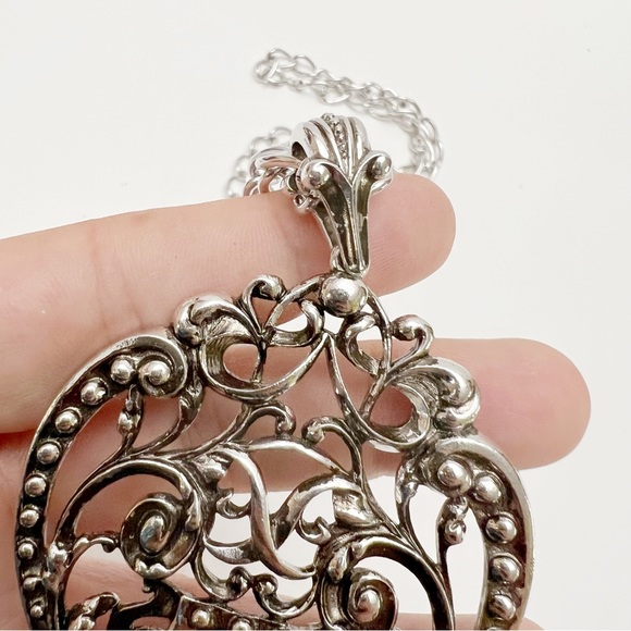 Vintage Avon Silvertone Art Nouveau Scroll Faux Pearl Drop Pendant Necklace - Picture 6 of 7